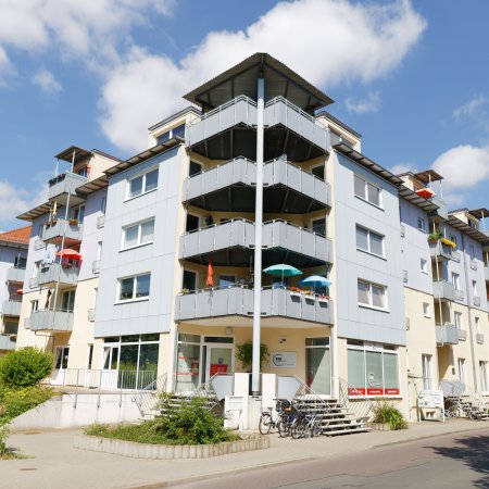 Neue Brücke Eingänge